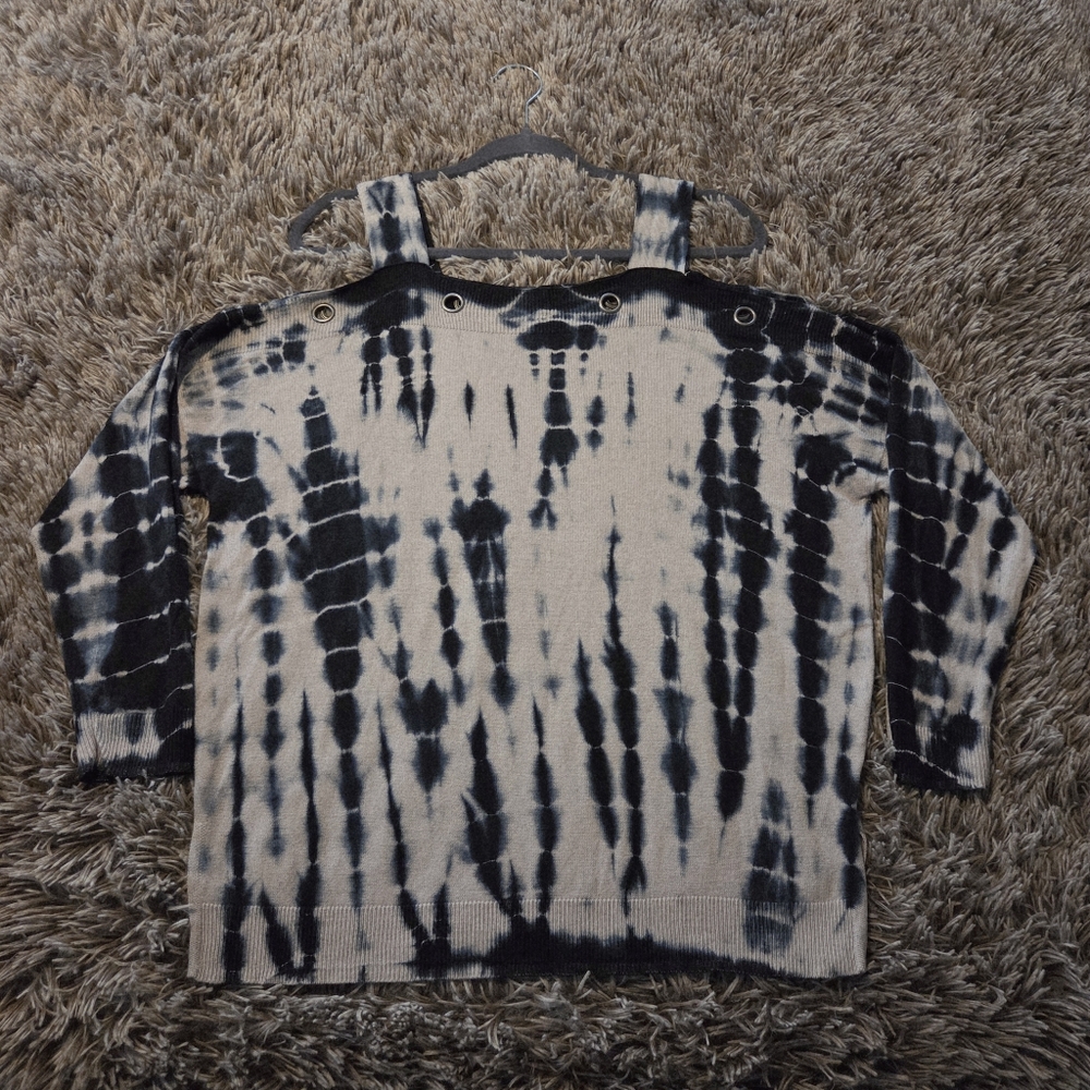 Rock & Republic Gray and Blue Cold Shoulder Sweater Medium
